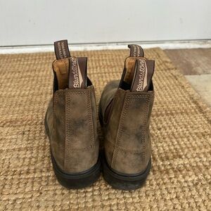 Blundstone Brown Chelsea Boots with Elastic Panels